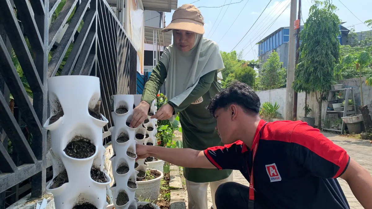 Alfamidi Cabang Medan saat menggelar aksi Hijau Apotek Hidup 2026.(ISTIMEWA/SUMUT POS)