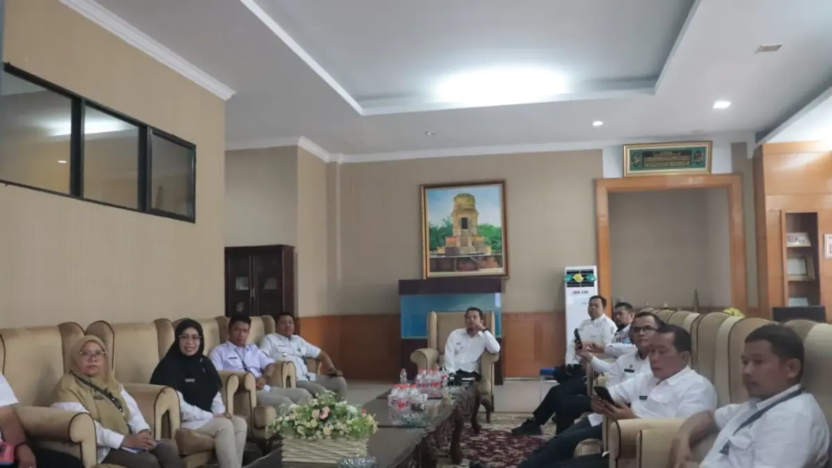  Bupati Paluta Reski Basyah Harahap menerima audiensi dan koordinasi dari BNN Tapsel, di ruang kerja bupati, Rabu 29 April 2026. (ISTIMEWA/SUMUT POS)