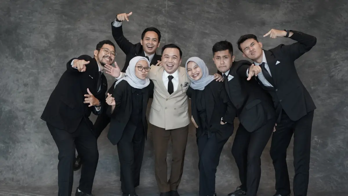Owner Harmony Wedding & Event Service Khairul Tanjung bersama tim. (ist)