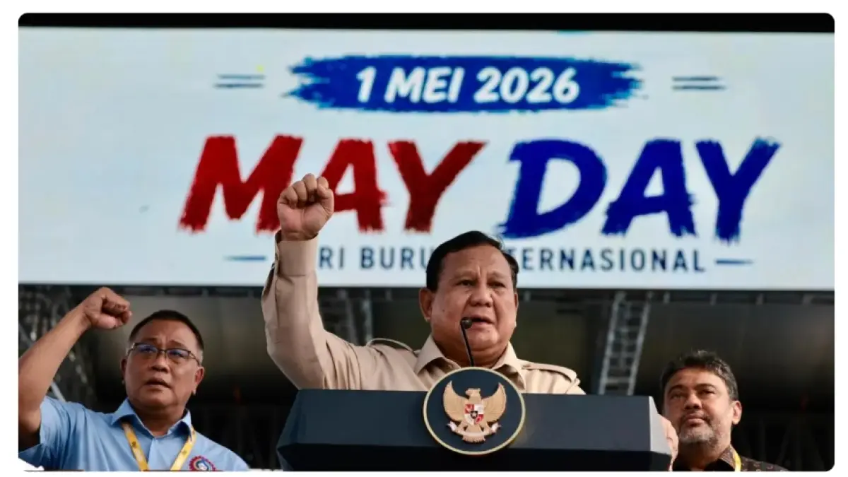 Presiden Prabowo Subianto didampingi para pimpinan organisasi-organisasi buruh menyapa para buru dalam May Day 2026 di kawasan Monumen Nasional (Monas), Jakarta, Jumat (1/5/2026). (Dery Ridwansah/ JawaPos.com)