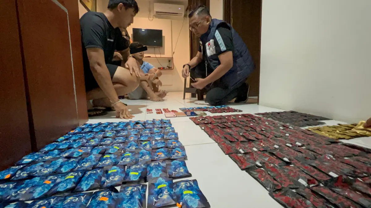 VAPE NARKOBA: Polisi membongkar sebuah apartemen di Medan Area, yang dijadikan penyimpanan vape mengandung narkoba, Jumat (1/5/2026) dinihari. (Dok: istimewa)