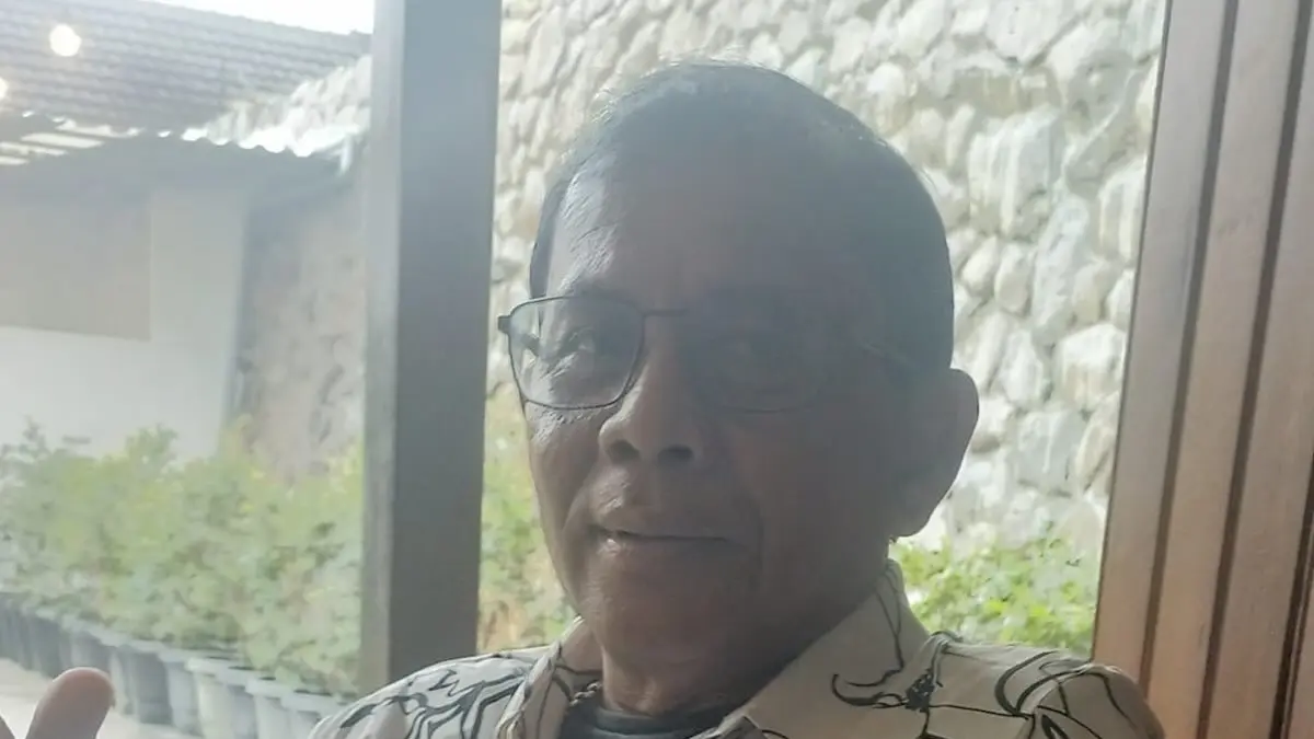 KETERANGAN: Pemerhati Olahraga Sumut, Eddy H Sibarani memberi keterangan kepada wartawan. (Dok Pribadi)