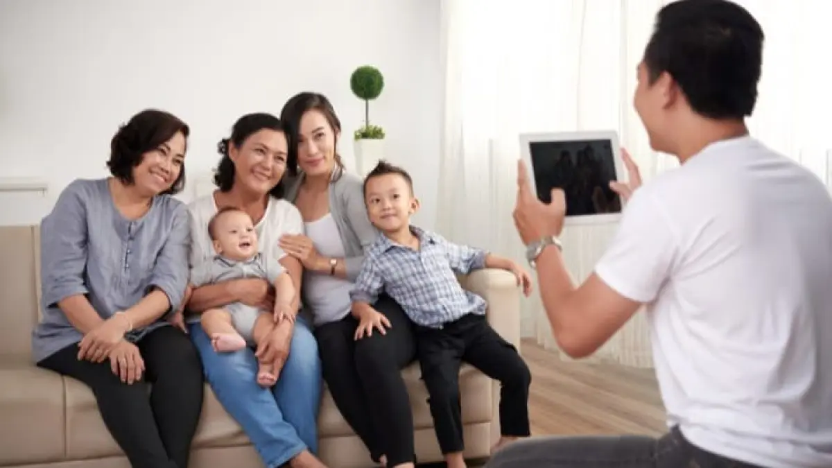 Ilustrasi. Sekitar 64% orang tua masih membiayai anak-anak mereka dari generasi Z yang telah berusia dewasa. (Freepik.com)