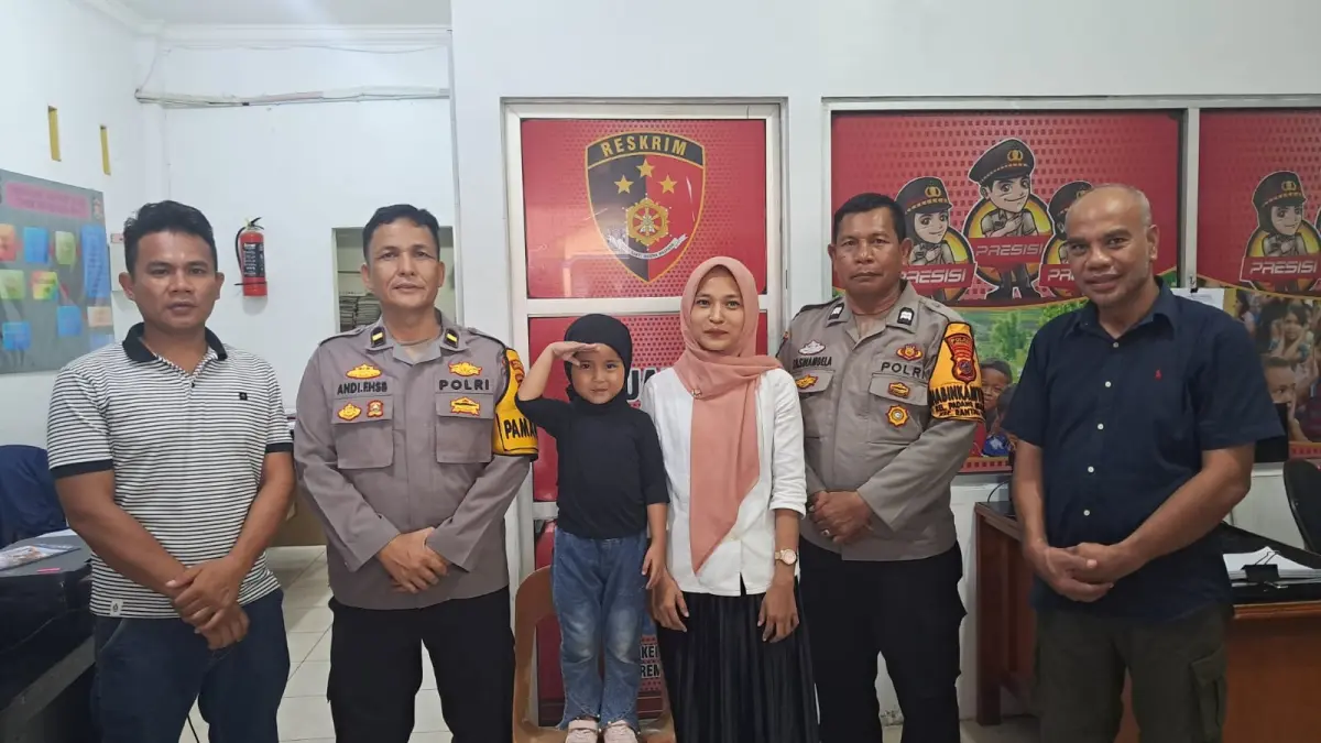 
Bocah perempuan bernama Azkia Nabila Limbong yang viral di media sosial (Fajar/ Sumut Pos)