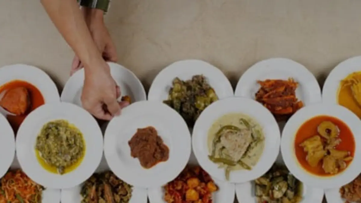ilusttasi, masakan Minang adalah salah satu menu yang pas dinikmati dengan cara makan pakai tangan. (pexels.com)