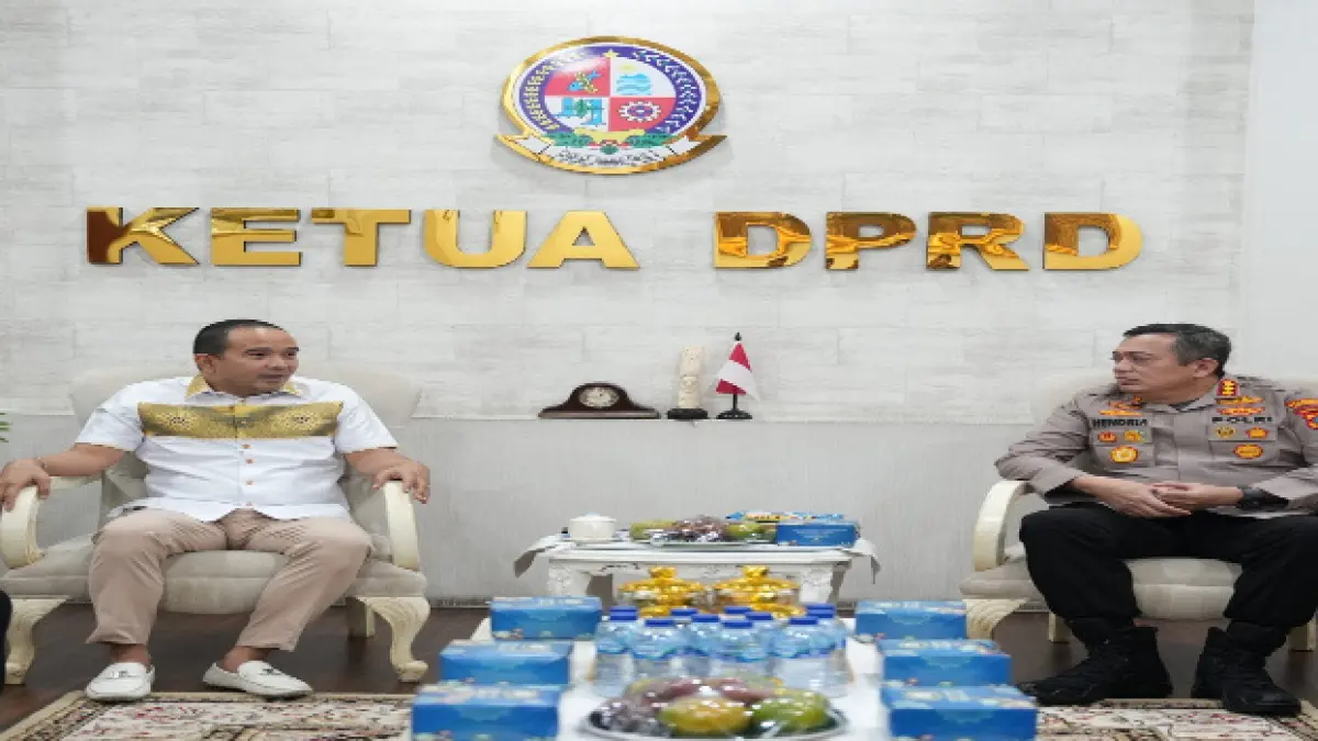 Ketua DPRD Deliserdang Zakky Shahri saat menerima silahturahmi Kapolresta Deliserdang Kombes Pol Hendria Lesmana. (Batara/ Sumut Pos)