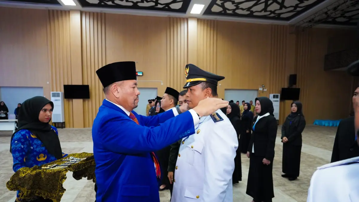 Bupati Batubara Dr H Baharuddin Siagian SH MSi dan Wakil Syafrizal SE MAP saat melantik Pejabat Batubara, Selasa, (5/5/2026).(Liberti H Haloho/Sumut Pos)