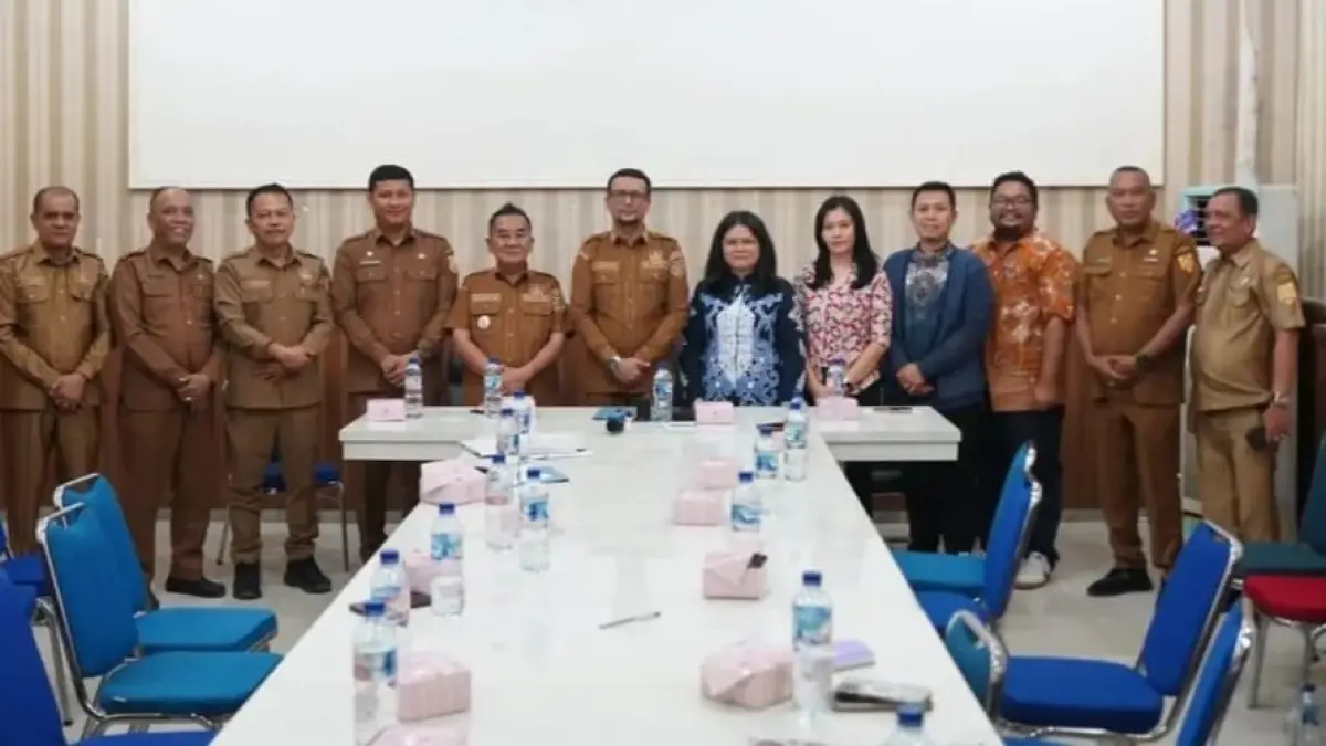 Bupati Labusel Fery Sahputra Simatupang dan Bersama wakil dan sekdakab. (ISTIMEWA/SUMUT POS)