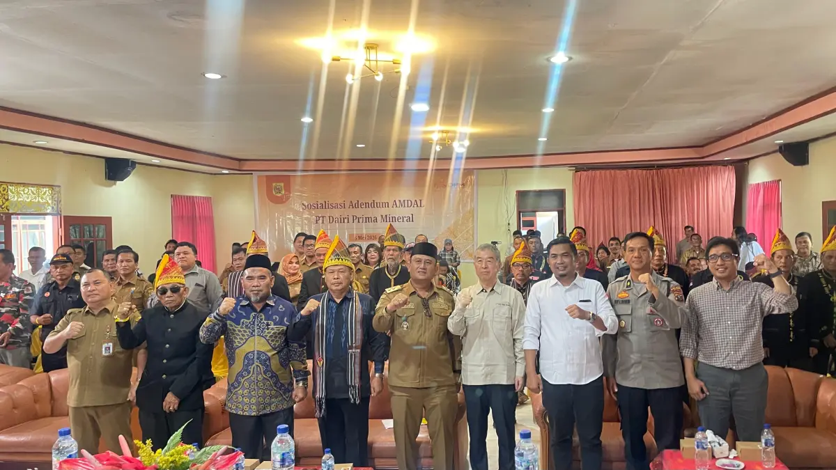 DIABADIKAN. Wakil Bupati Dairi, Wahyu Daniel Sagala dan unsur Forkopimda diabadikan saat menghadiri sosialisasi persetujuan adendum AMDAL PT DPM di hotel Beristera, Sitinjo, Selasa (5/5/2026). (Istimewa/Sumut Pos)