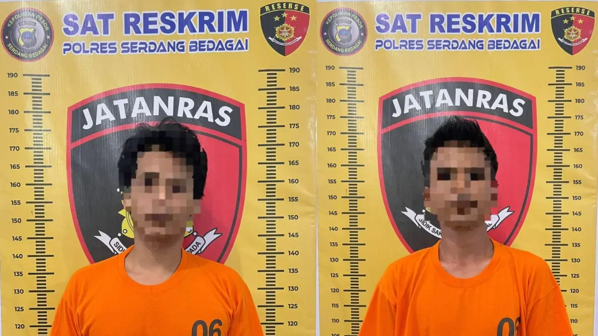  Dua tersangka yang diamankan masing-masing berinisial A T (26) dan R R (29), keduanya warga Dusun XV Kampung Jati, Desa Sei Bamban  di Mapolres Sergai . ( Fadly/Sumut Pos )