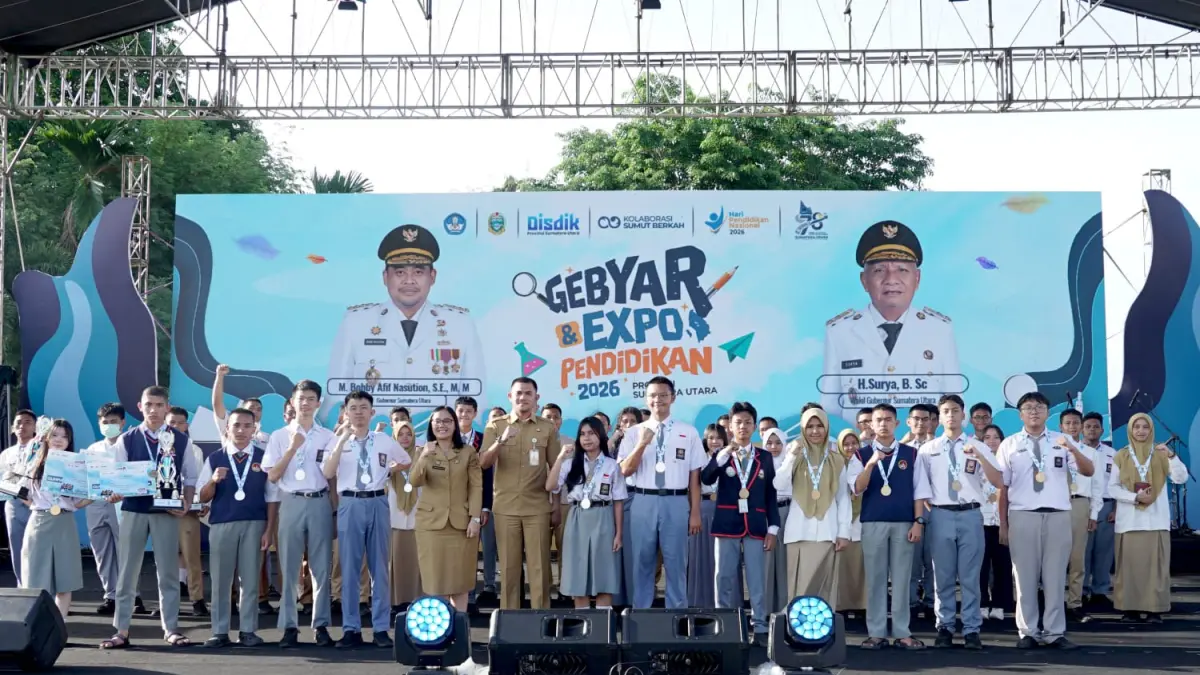 TUTUP: Kepala Dinas Pendidikan Provinsi Sumatera Utara (Sumut) Alexander Sinulingga mewakili Gubernur Sumut menutup Gebyar dan Expo Pendidikan Sumut di Lapangan Astaka, Jalan Willem Iskandar, Deliserdang, Senin (4/5/2026).  (Dok: Diskominfo Sumut)
