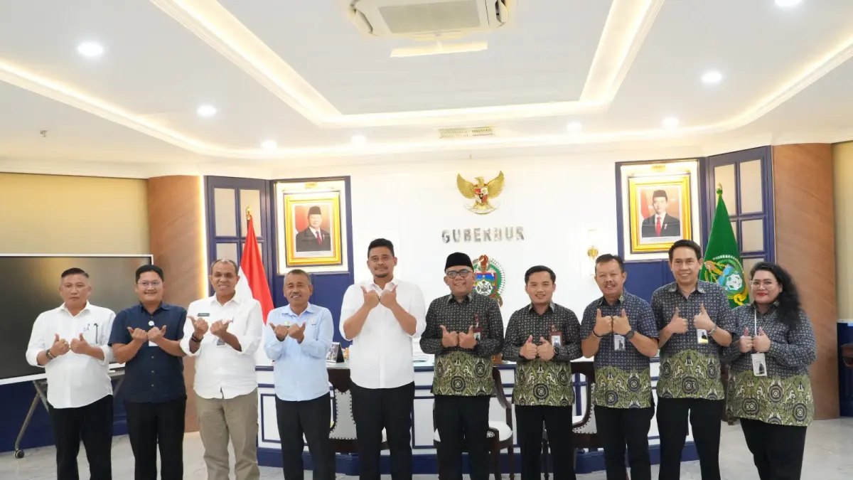 AUDIENSI: Gubsu Muhammad Bobby Afif Nasution saat menerima audiensi Direktur Kepesertaan BPJS Kesehatan Akmal Budi Yulianto, dan Anggota Dewan Pengawas BPJS Kesehatan Afif Johan di ruang kerjanya, pada Selasa (5/5/2026). (Dok: istimewa)