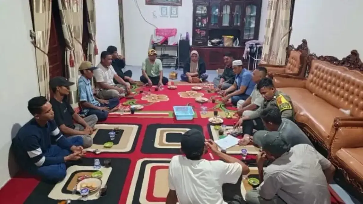 Polsek Sosa kedepankan hati nurani lewat Restorative Justice, dalam perselisihan antar warga terkait dugaan pencurian buah sawit, 4 Mei 2026. (Mitra Harahap/Sumut Pos)