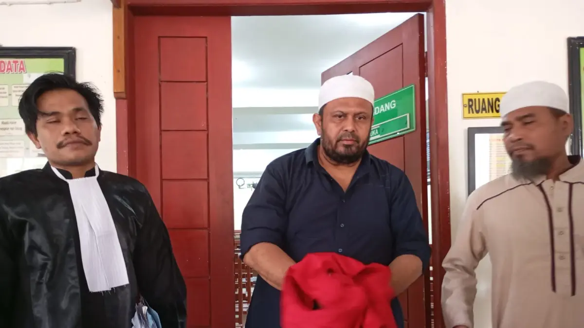 Terdakwa didampingi Penasehat Hukum Usai Sidang di PN Lubuk Pakam. (Batara/Sumut Pos)