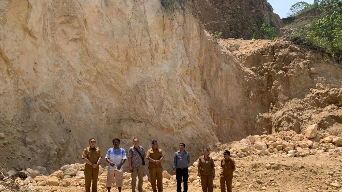 TERTIBKAN: Dinas Perindustrian, Perdagangan, dan ESDM menertibkan aktivitas pertambangan tanpa izin di Dusun Lau Gunung, Desa Pamah, Kecamatan Tanah Pinem, Kabupaten Dairi.(Dok: Disperindag dan ESDM Sumut)