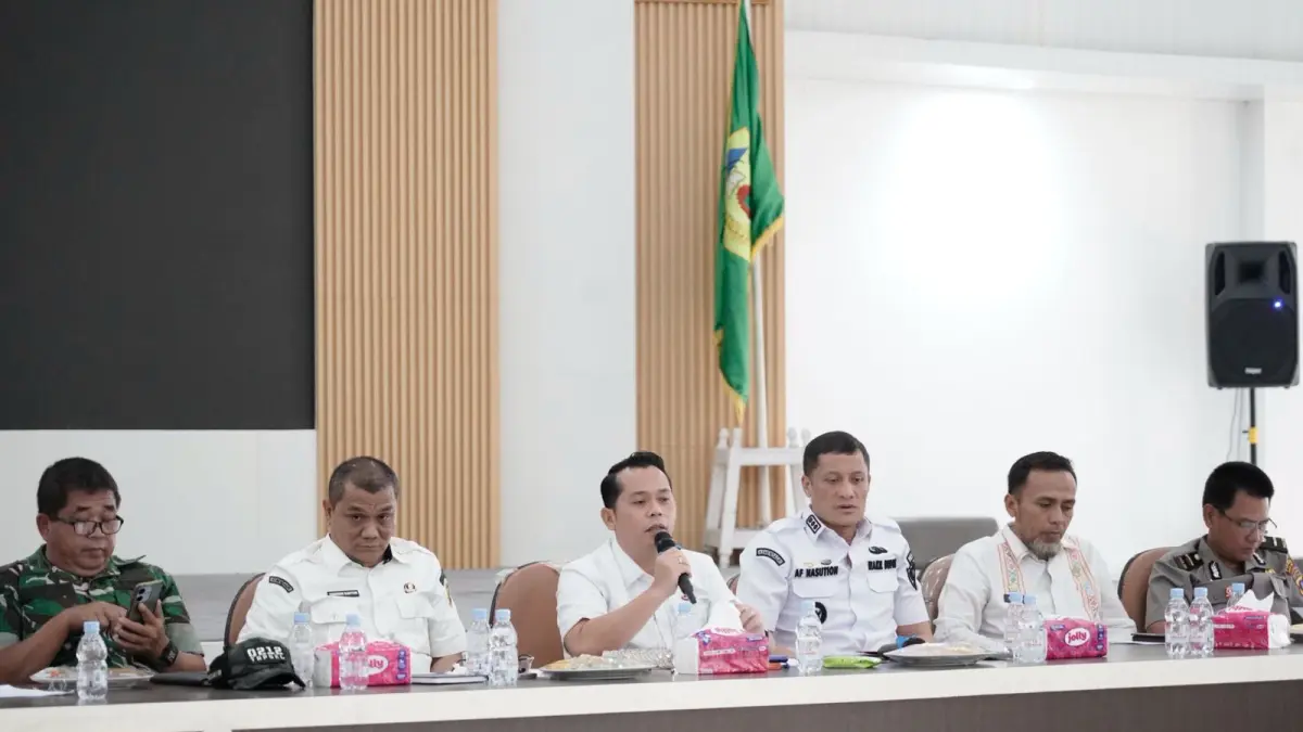Bupati Padang Lawas Putra Mahkota Alam Hasibuan memimpin rapat Persiapan MTQ ke XV1, usung misi membumikan Alquran di Tano Adat ,Rabu 6 Mei 2027. (IST)