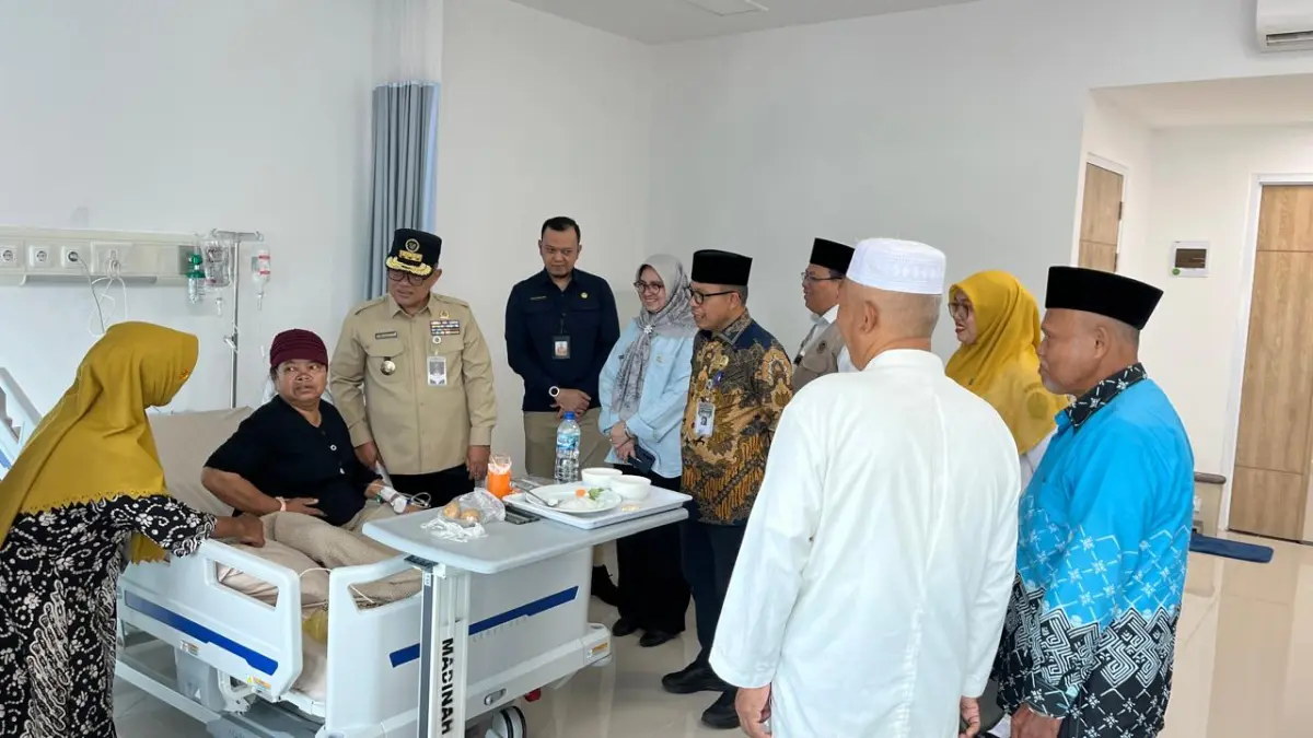 PERAWATAN: Calon jamaah haji saat dirawat di RSU Haji Medan. (Dok:istimewa)