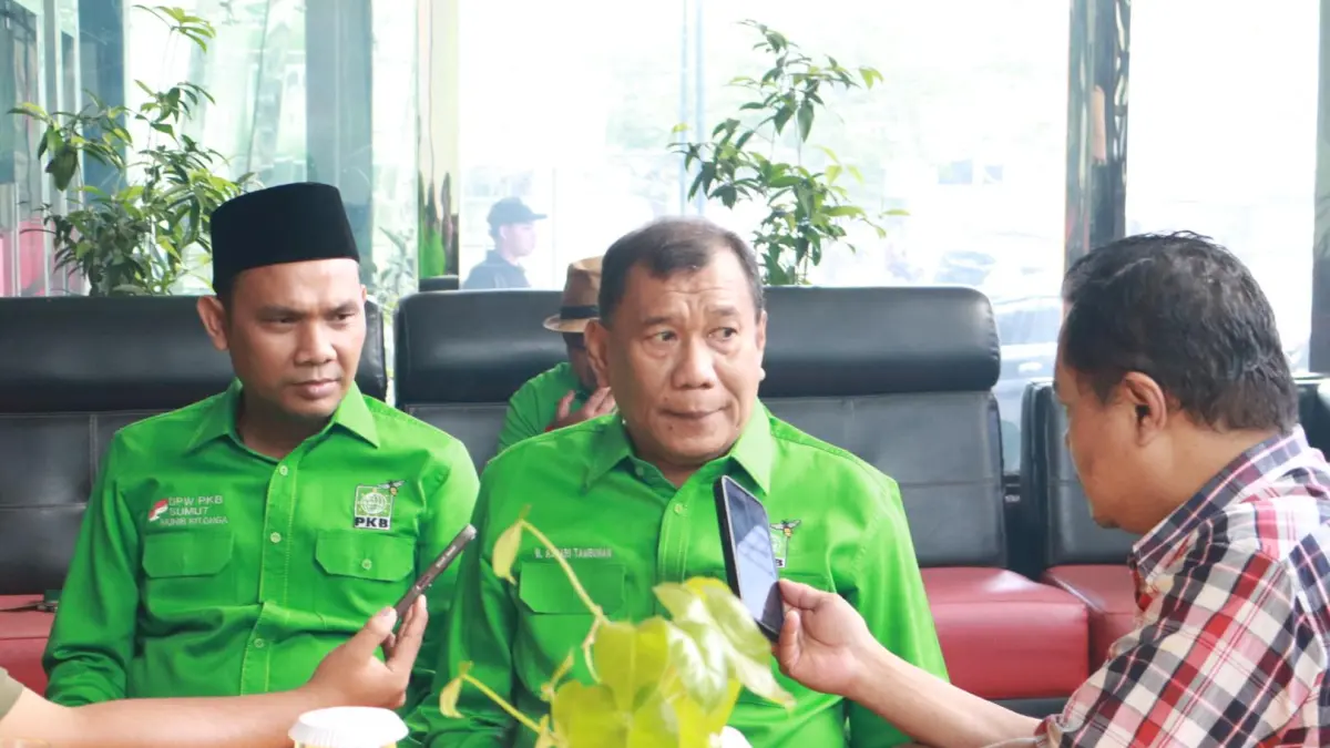 DAMPINGI: Ketua Dewan Pengurus Wilayah (DPW) PKB Sumut, Ashari Tambunan didampingi Ketua Tim UKK Muniruddin Ritonga (Dok: Ihsan Syahreza/ Sumut Pos)
