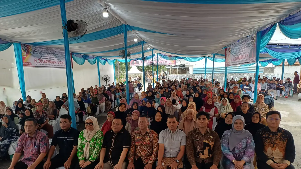 SOSPER: Wakil Ketua DPRD Kota Medan, H. Zulkarnaen S.K.M menggelar Sosialisasi Perda Kota Medan No.3 Tahun 2024 di Kelurahan Sei Kera Hulu, Medan Perjuangan, Sabtu (9/5/2026) siang. (Dok: Markus Pasaribu/Sumut Pos) 