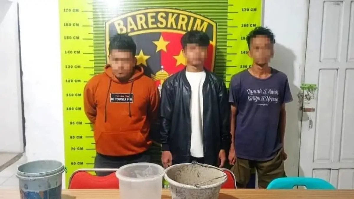 UANG: Polsek Sipirok menangkap tiga pemuda yang meminta uang ke pengendara di simpang jalan. (Dok: istimewa)