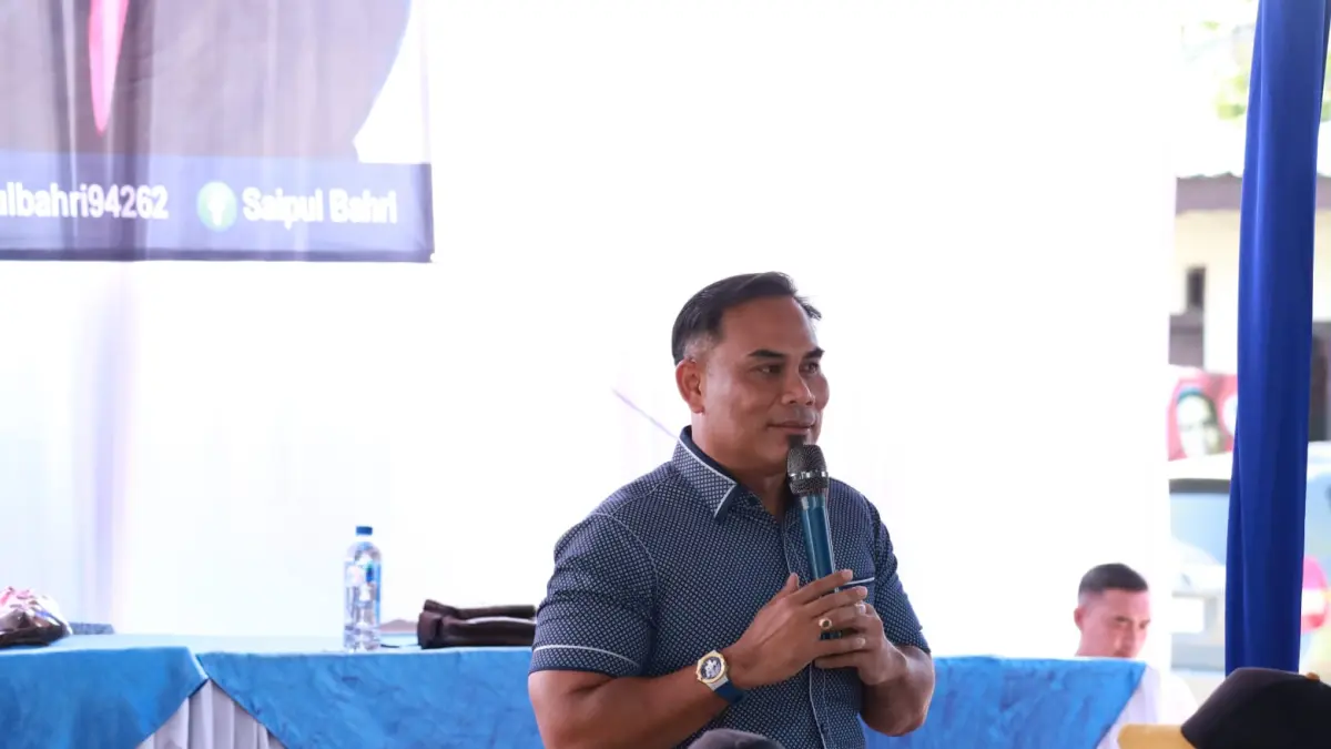 SOSPER: Sekretaris Fraksi Nasdem, Saipul Bahri saat menggelar Sosialisasi Peraturan Daerah (Perda) Kota Medan Nomor 3 Tahun 2021 tentang Penyelenggaraan Adminduk Kota Medan di dua lokasi berbeda di Kecamatan Medan Labuhan, Minggu (10/5/2026).&nbsp;(Dok: istimewa)