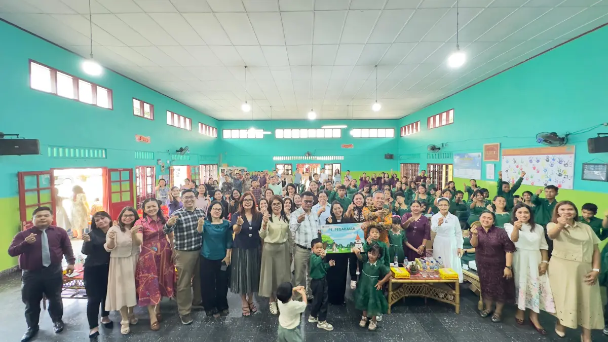 BERSAMA: Manajemen PT Pegadaian Kanwil I Medan berfoto bersama dengan pengurus Panti ELIM HKBP. (Dok: Pegadaian)
