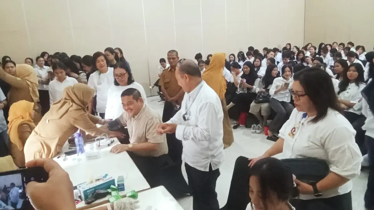 USM INDONESIA: Dr. Parlindungan Purba, M.M ikut CKG di kampus USM Indonesia. (Deddi Mulia Purba/Sumut Pos)