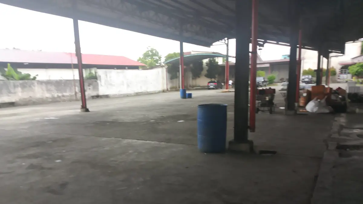 LENGGANG: Terminal Bus Halmahera di Jalan Sisingamangaraja Medan, terlihat lenggang,  Selasa (12/5/2026). (Dok: Ihsan Syahreza/Sumut Pos)
