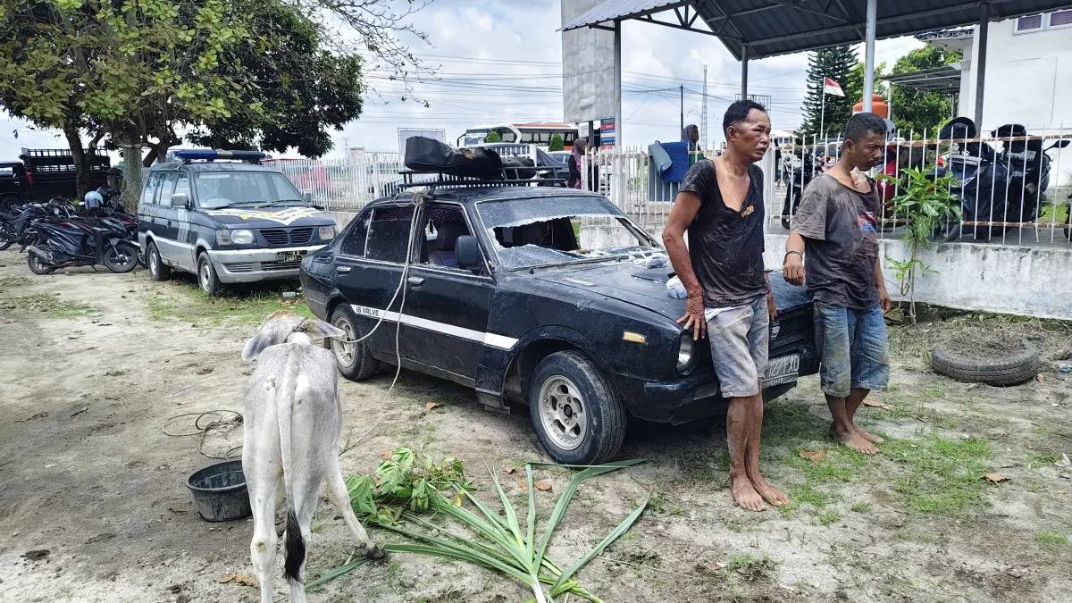 Maling lembu beserta barang bukti diamankan Polres Simalungun. (Pra Evasi/Sumut Pos)