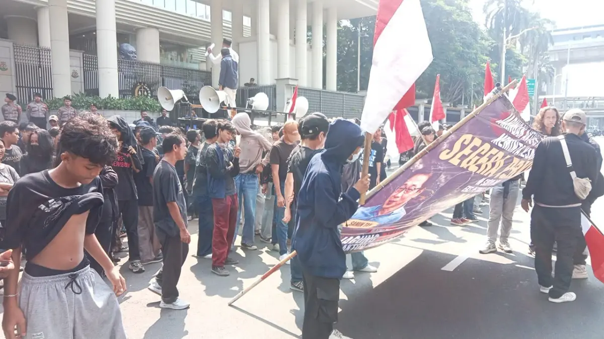 UNJUK RASA: Massa Jaringan Aktivis Nusantara menggelar aksi unjuk rasa di Depan Kantor Kejaksaan Agung RI, Senin (11/5/2026). (Dok Pribadi)