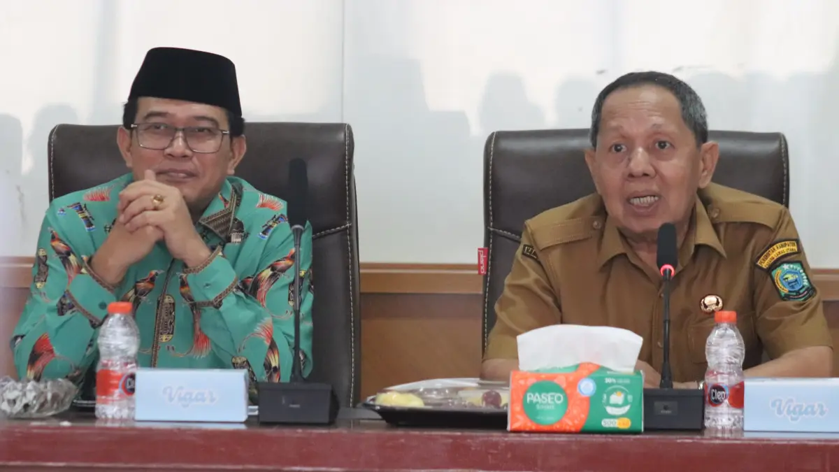 Wakil Bupati Paluta saat memimpin rapat pembentukan Gugus Tugas Reforma Agraria ( GTRA), di ruang rapat Bupati , Senin 11 Mei 2026. (Mitra Harahap/Sumut Pos)