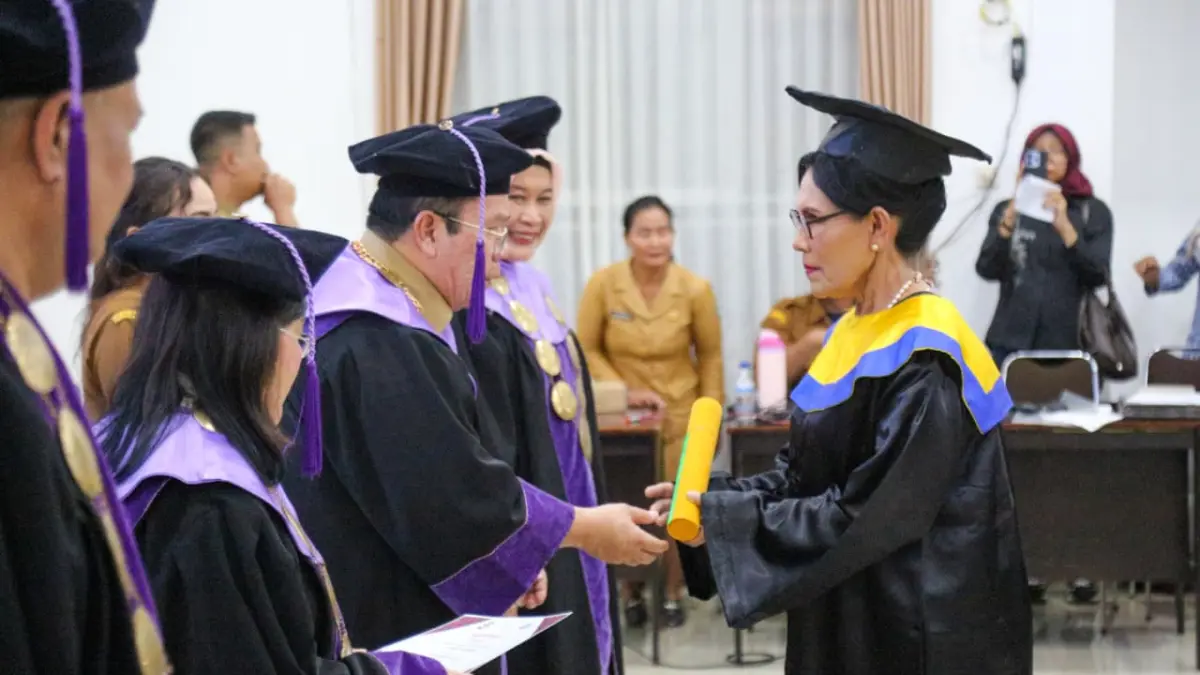 WISUDA: Sebanyak 65 lansia dari Kecamatan Siantar Selatan dan Siantar Timur diwisuda dalam Program Sekolah Lansia Mandiri Kota Pematangsiantar, Selasa (12/5/2026). (PRA EVASI/SUMUT POS) 