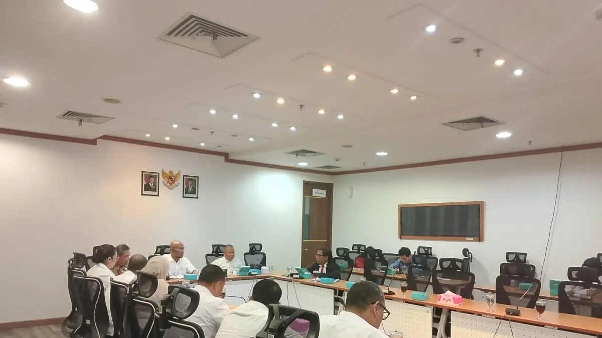 RDP: Komisi C DPRD Sumut bersama Bapenda Sumut menggelar RDP terkait pembagian wilayah plat BK dan BB di Ruang Komisi C DPRD Sumut, Rabu (13/5/2026).(Dok: Ihsan Syahreza/ Sumut Pos)

