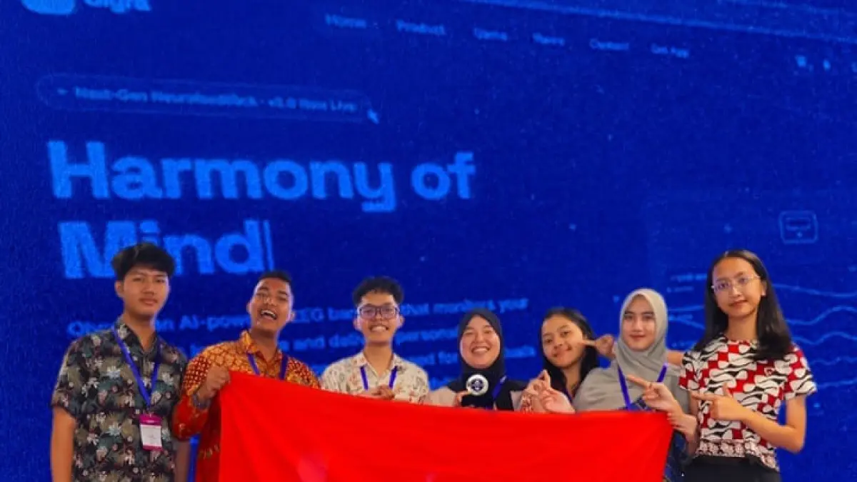 Sekelompok pelajar SMA berhasil mengharumkan nama bangsa setelah meraih medali emas dalam kompetisi internasional yang digelar di Malaysia. (Instagram @cretivox)