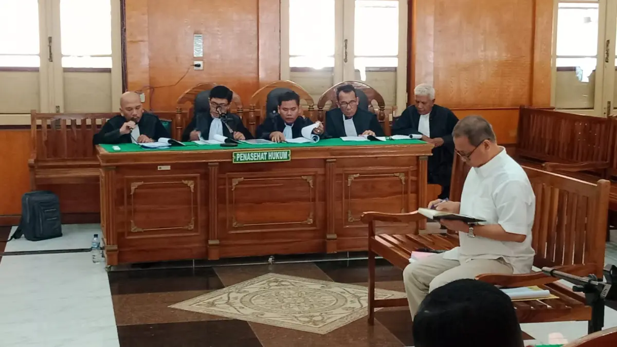 SIDANG: Mantan Senior Executive Vice President Pengembangan Usaha PT Inalum, Dante Sinaga, menjalani sidang perlawanan (eksepsi) di Pengadilan Tipikor Medan, Rabu (13/5/2026) sore. (Dok: Gusman/Sumut Pos)

