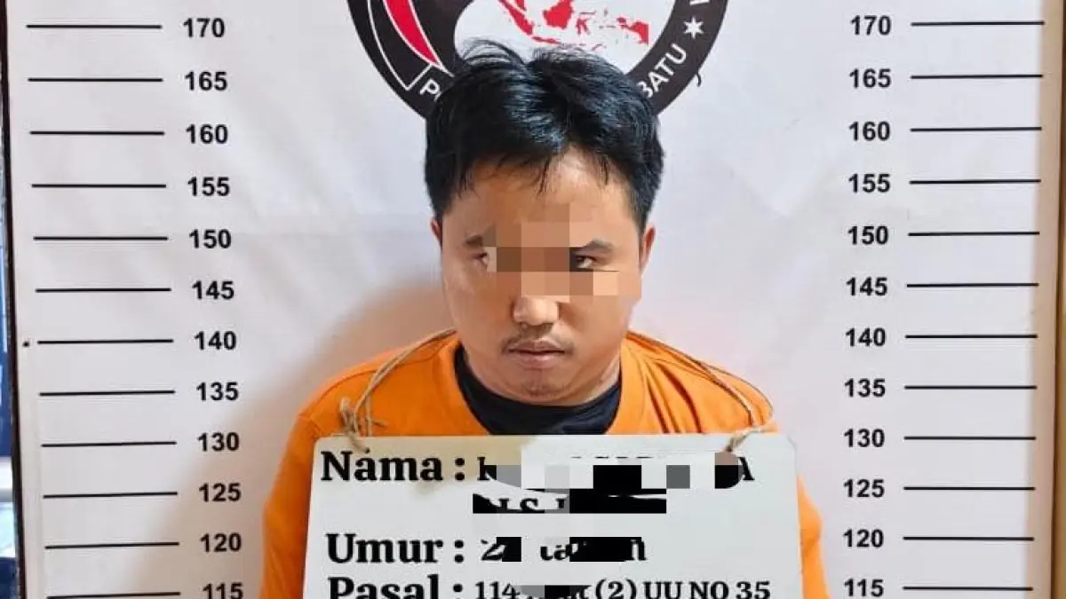 AMANKAN: Tersangka Perdi diamankan Polisi di Dusun IV, Desa Bangun Sari, Kecamatan NA IX-X, Kabupaten Labuhanbatu Utara. (Dok: Fajar/ Sumut Pos)
