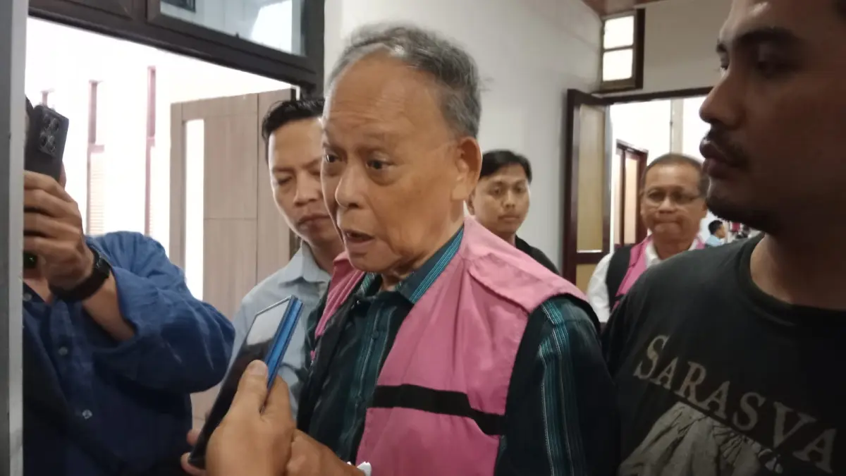 KETERANGAN: Dirut PT PASU, Djoko Sutrisno memberikan keterangan usai sidang
perlawanan di Pengadilan Tipikor Medan, Rabu (13/5/2026) sore. (Dok: Gusman/Sumut Pos)

