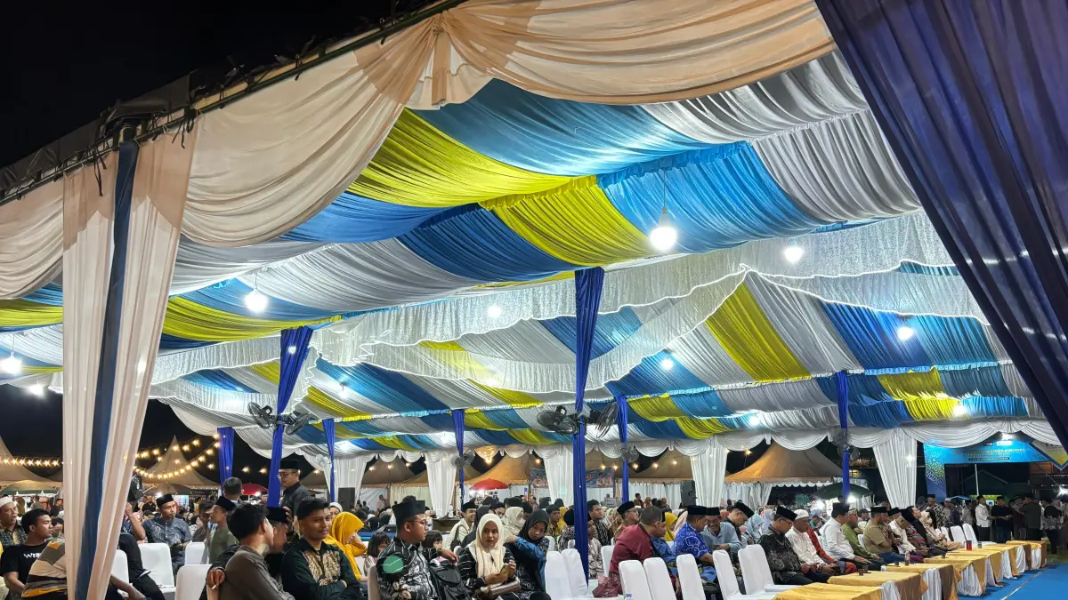 MTQ: Masyarakat memadati Lapangan Indrasakti, Kecamatan Air Putih, pada pelaksanaan Musabaqah Tilawatil Qur’an (MTQ) ke-XIX Tingkat Kabupaten Batu Bara, Jumat (15/5/2026) malam. (Dok: Komimfo Batubara)

