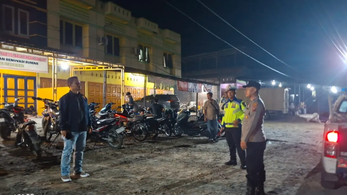  Polsek NA IX-X Gelar Patroli Blue Light di Jalinsum Kampung Pajak, Kecamatan Na IX-X. (Indra / Sumut Pos)