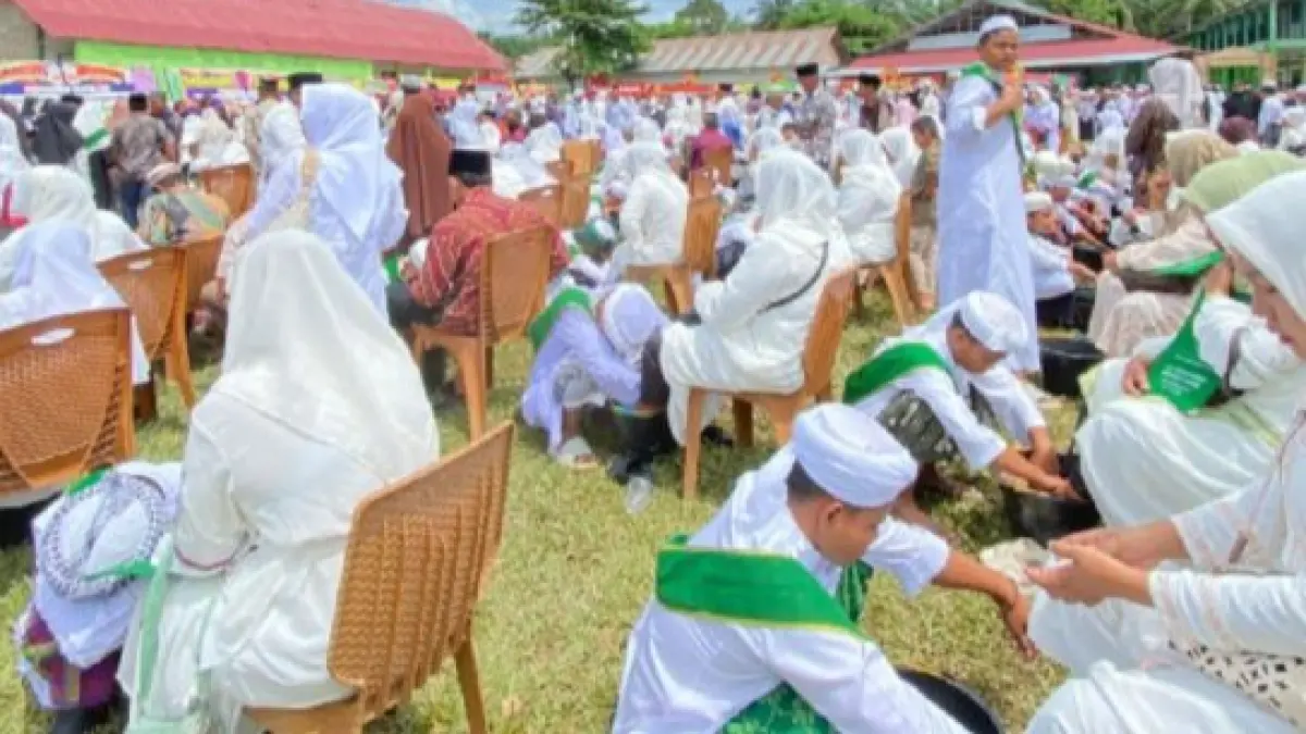 Sebanyak 266 santri Ponpes Ali Baharuddin Padang Lawas dilepas dalam prosesi penamatan Angkatan ke-V Tahun Pelajaran 2025/2026, Sabtu (16/05/2026). (MITRA HARAHAP/SUMUT POS)