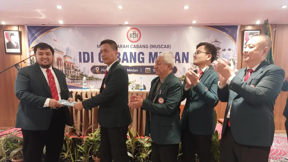 TERPILIH: dr Galdy Wafie MKed (An), Sp.An (kiri) terpilih sebagai Ketua IDI Medan. (Dok IDI Medan/Sumut Pos)