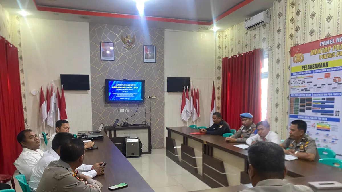  ANEV: Jajaran Polres Padang Lawas dalam rapat Analisa dan Evaluasi  ( Anev) Operasi Antik Toba 2026 yang digelar di Aula Coment Center Mapolres Padang Lawas, Senin 18 Mei 2026. (MITRA HARAHAP/SUMUT POS)