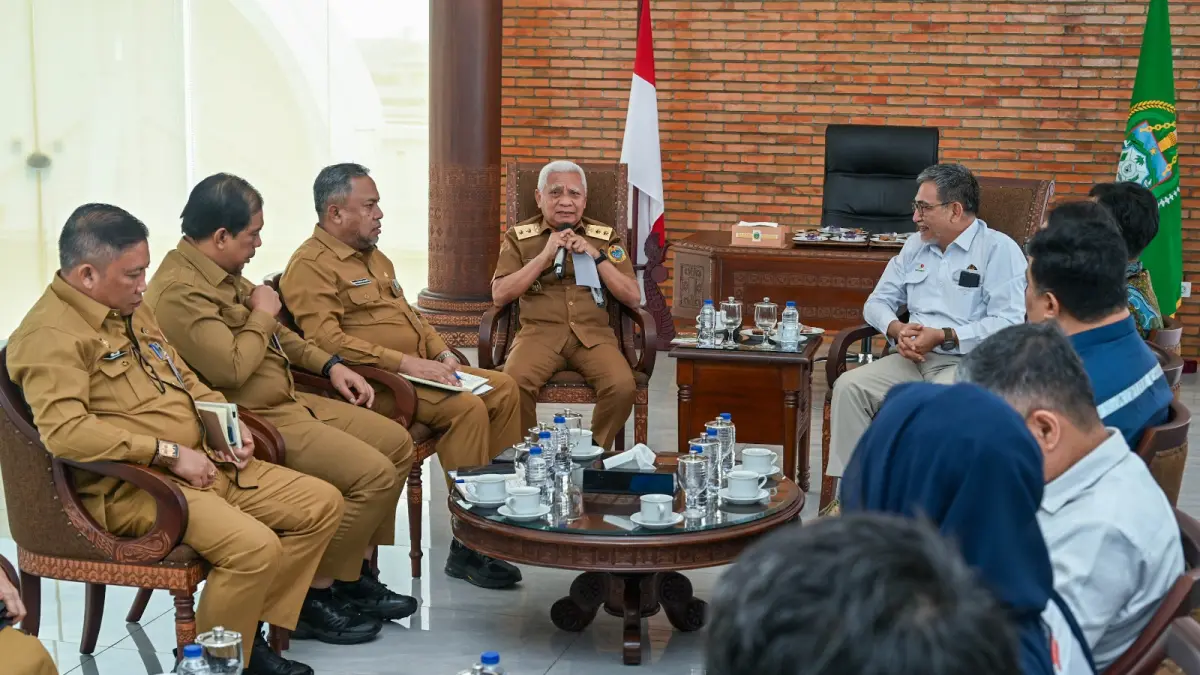 AUDIENSI: Wakil Gubernur Sumut Surya menerima audiensi Satuan Kerja Khusus Pelaksana Kegiatan Usaha Hulu Minyak dan Gas Bumi (SKK Migas) di Anjungan Lantai 9 Kantor Gubernur Sumut, Jalan Diponegoro No. 30, Medan. (Dok: PHR Zona 1)