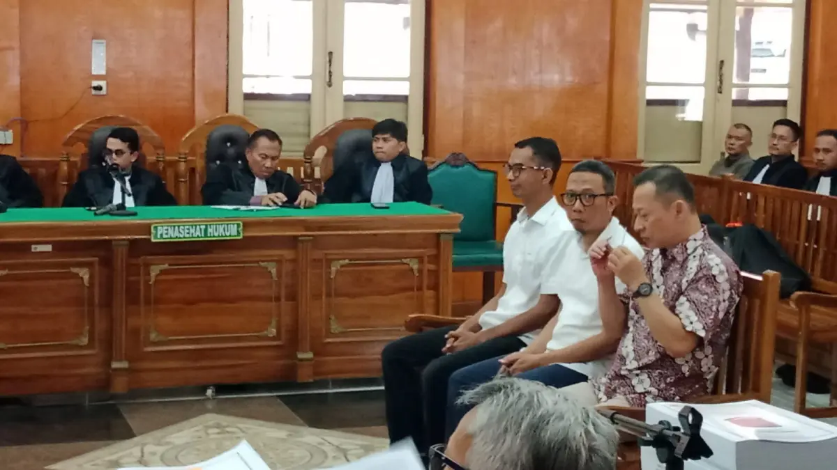 SUAP: Tiga terdakwa kasus suap proyek DJKA Medan, menjalani sidang tuntutan di Pengadilan Tipikor Medan, Senin (18/5/2026). (Dok:Gusman/Sumut Pos)

