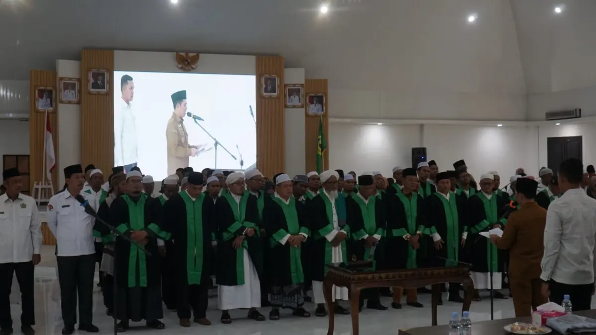 DEWAN HAKIM: Bupati Padang Lawas Putra Mahkota Alam Hasibuan kukuhkan Dewan Hakmm MTQ ke-16. (Mitra Harahap/Sumut Pos)