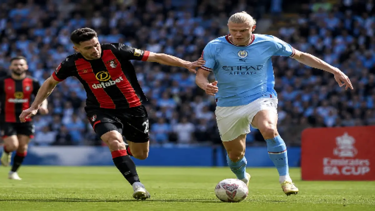 KOMPATRIOT: Tactician AFC Bournemouth Andoni Iraola (foto kiri) bisa merusak misi tactician Manchester City Pep Guardiola (foto kanan) memenangi Premier League musim ini. (chatGpt)