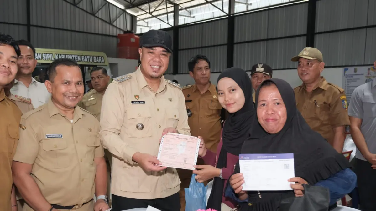Wakil Bupati Batu Bara Syafrizal, S.E., M.AP.  Pj. Sekretaris Daerah Rusian Heri saat hadiri Program Bupati Batu Bara Sinergi Melayani Masyarakat (BERLAYAR) di Desa Binjai Baru,  Selasa (19/5/2026).  (Dokumentasi Komimfo Batubara/Sumut Pos)
