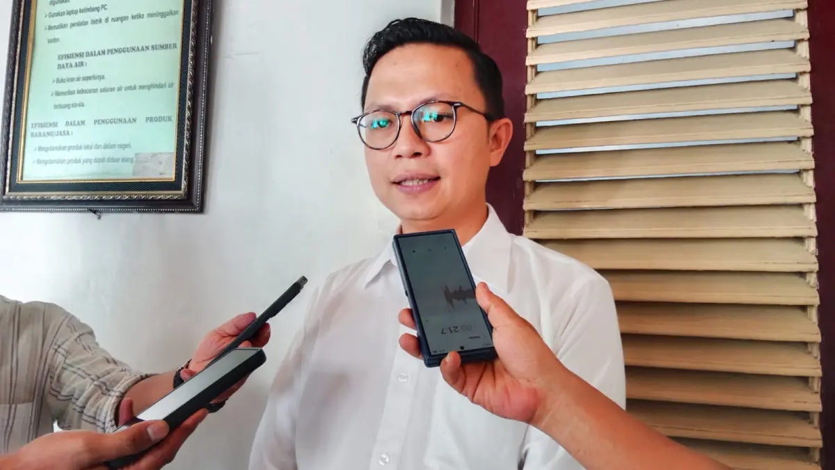 KETERANGAN: Willyam Raja D Halawa selaku penasehat hukum Djoko Sutrisno, memberikan keterangan usai sidang di Pengadilan Tipikor Medan, Rabu (20/5/2026) sore. (Dok: Gusman/Sumut Pos)