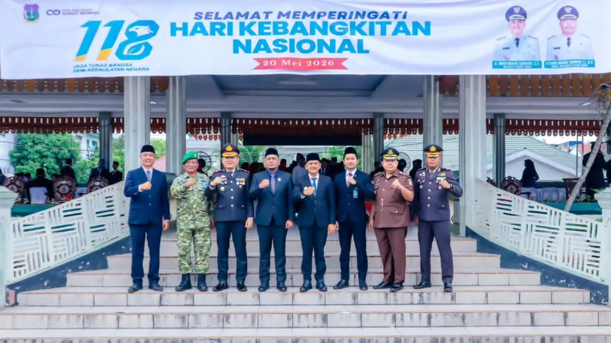 HARKITNAS: Wali Kota Tebing Tinggi H. Iman Irdian Saragih bersama unsur Forkopimda dan pejabat Pemko Tebing Tinggi usai mengikuti upacara Hari Kebangkitan Nasional ke-118 di Lapangan Sri Mersing, Kota Tebing Tinggi, Selasa (20/5/2026). (Azan Purba/Sumut Pos)