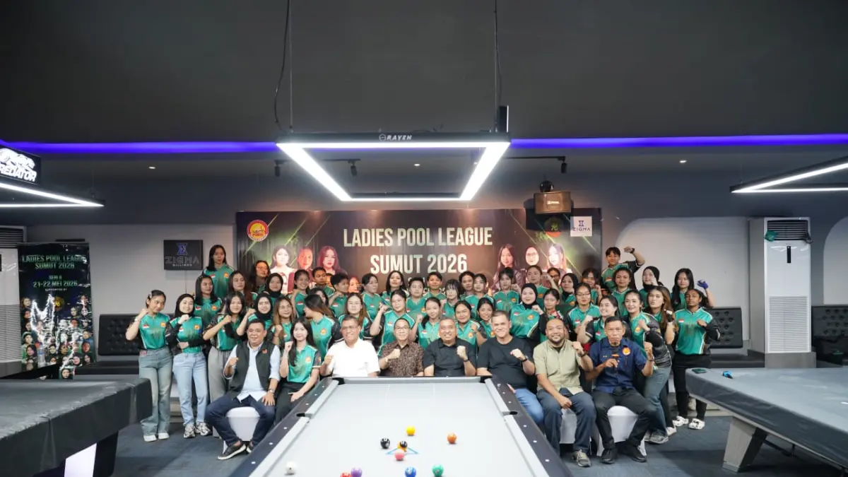 BUKA: Peserta Ladies Pool League Sumut 2026 Seri II bersama undangan pada acara pembukaan di Zigma Biliard Medan, Kamis (21/5/2026). (Dok: Panitia)

